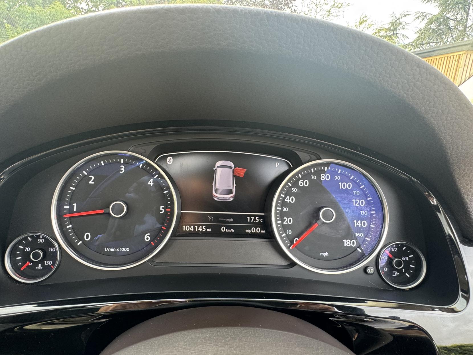Volkswagen Touareg 3.0 TDI V6 BlueMotion Tech R-Line SUV 5dr Diesel Tiptronic 4WD Euro 6 (s/s) (262 ps)