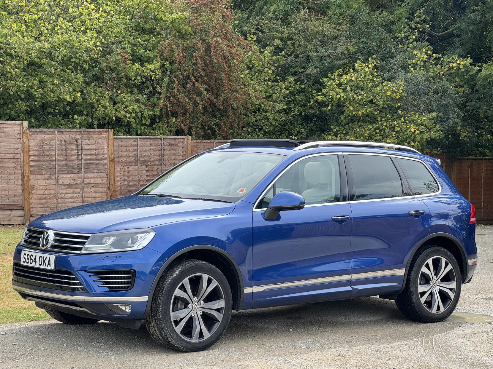 Volkswagen Touareg 3.0 TDI V6 BlueMotion Tech R-Line SUV 5dr Diesel Tiptronic 4WD Euro 6 (s/s) (262 ps)