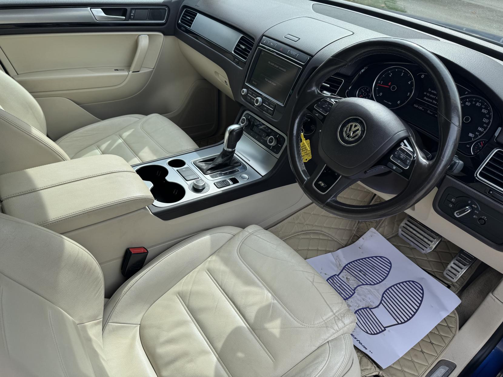 Volkswagen Touareg 3.0 TDI V6 BlueMotion Tech R-Line SUV 5dr Diesel Tiptronic 4WD Euro 6 (s/s) (262 ps)