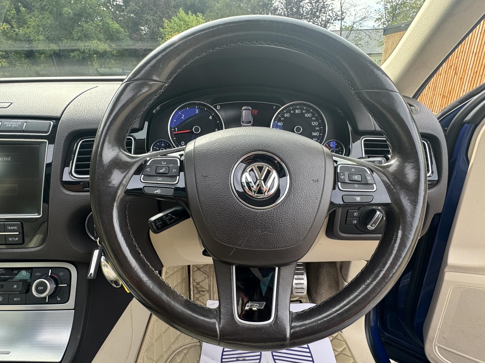 Volkswagen Touareg 3.0 TDI V6 BlueMotion Tech R-Line SUV 5dr Diesel Tiptronic 4WD Euro 6 (s/s) (262 ps)