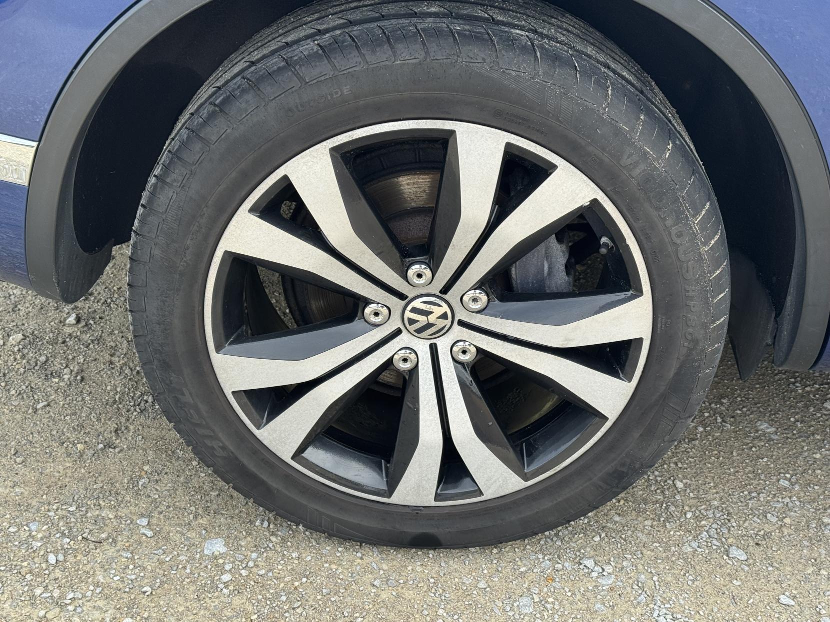 Volkswagen Touareg 3.0 TDI V6 BlueMotion Tech R-Line SUV 5dr Diesel Tiptronic 4WD Euro 6 (s/s) (262 ps)