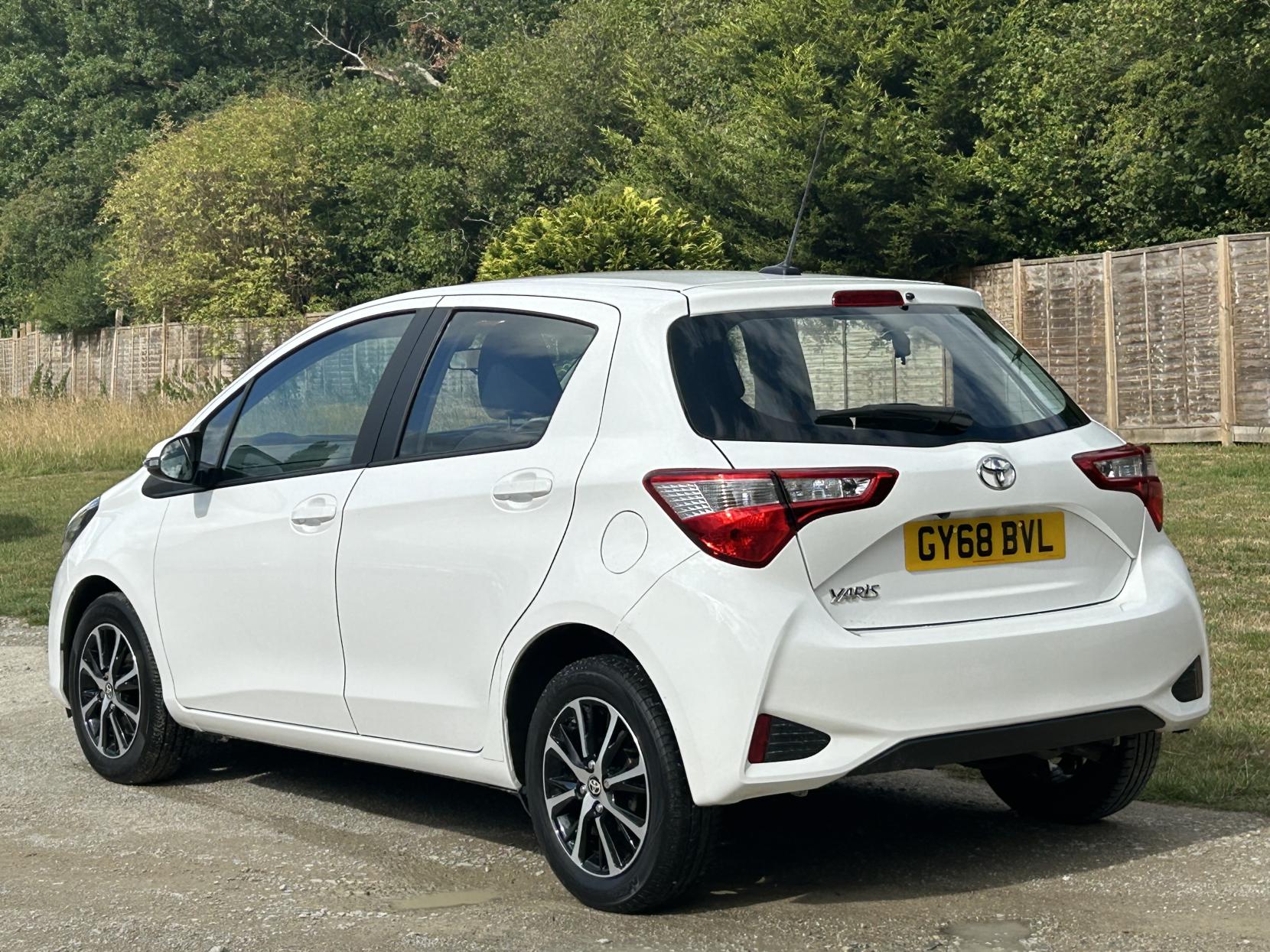 Toyota Yaris 1.5 VVT-i Icon Tech Hatchback 5dr Petrol Manual Euro 6 (111 ps)