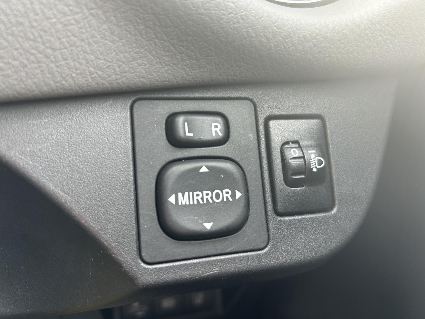 Toyota Yaris 1.5 VVT-i Icon Tech Hatchback 5dr Petrol Manual Euro 6 (111 ps)