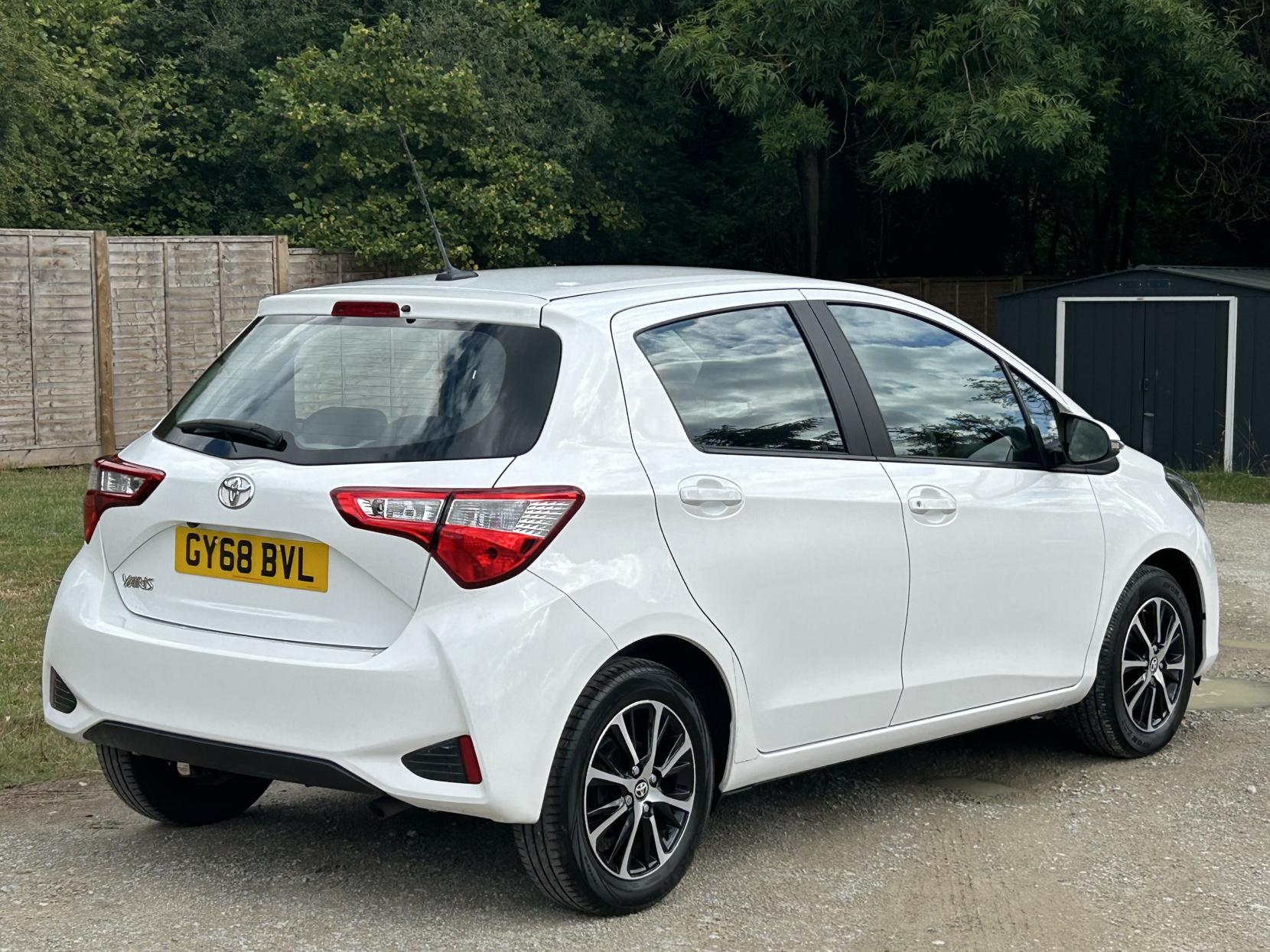 Toyota Yaris 1.5 VVT-i Icon Tech Hatchback 5dr Petrol Manual Euro 6 (111 ps)