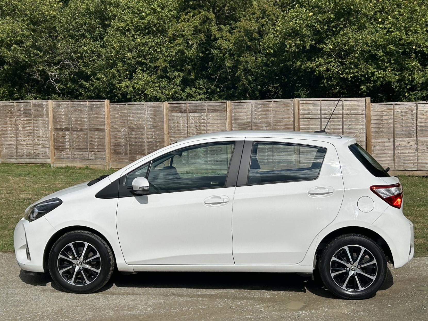 Toyota Yaris 1.5 VVT-i Icon Tech Hatchback 5dr Petrol Manual Euro 6 (111 ps)