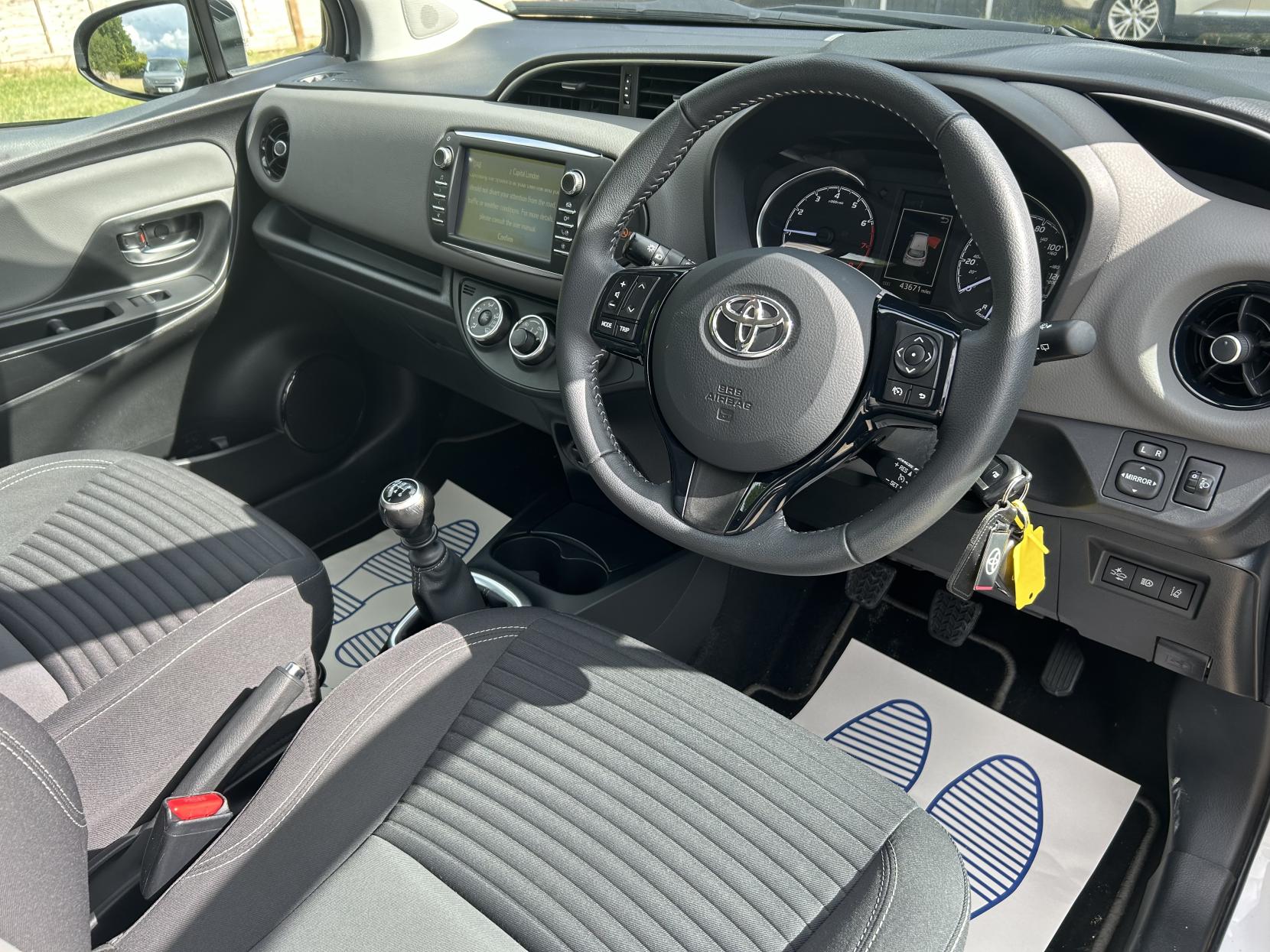 Toyota Yaris 1.5 VVT-i Icon Tech Hatchback 5dr Petrol Manual Euro 6 (111 ps)