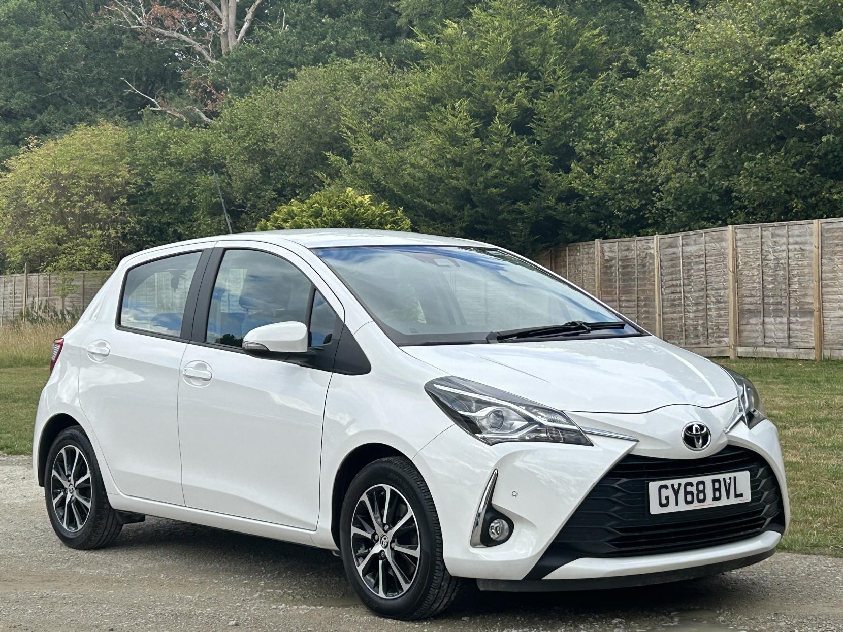 Toyota Yaris 1.5 VVT-i Icon Tech Hatchback 5dr Petrol Manual Euro 6 (111 ps)