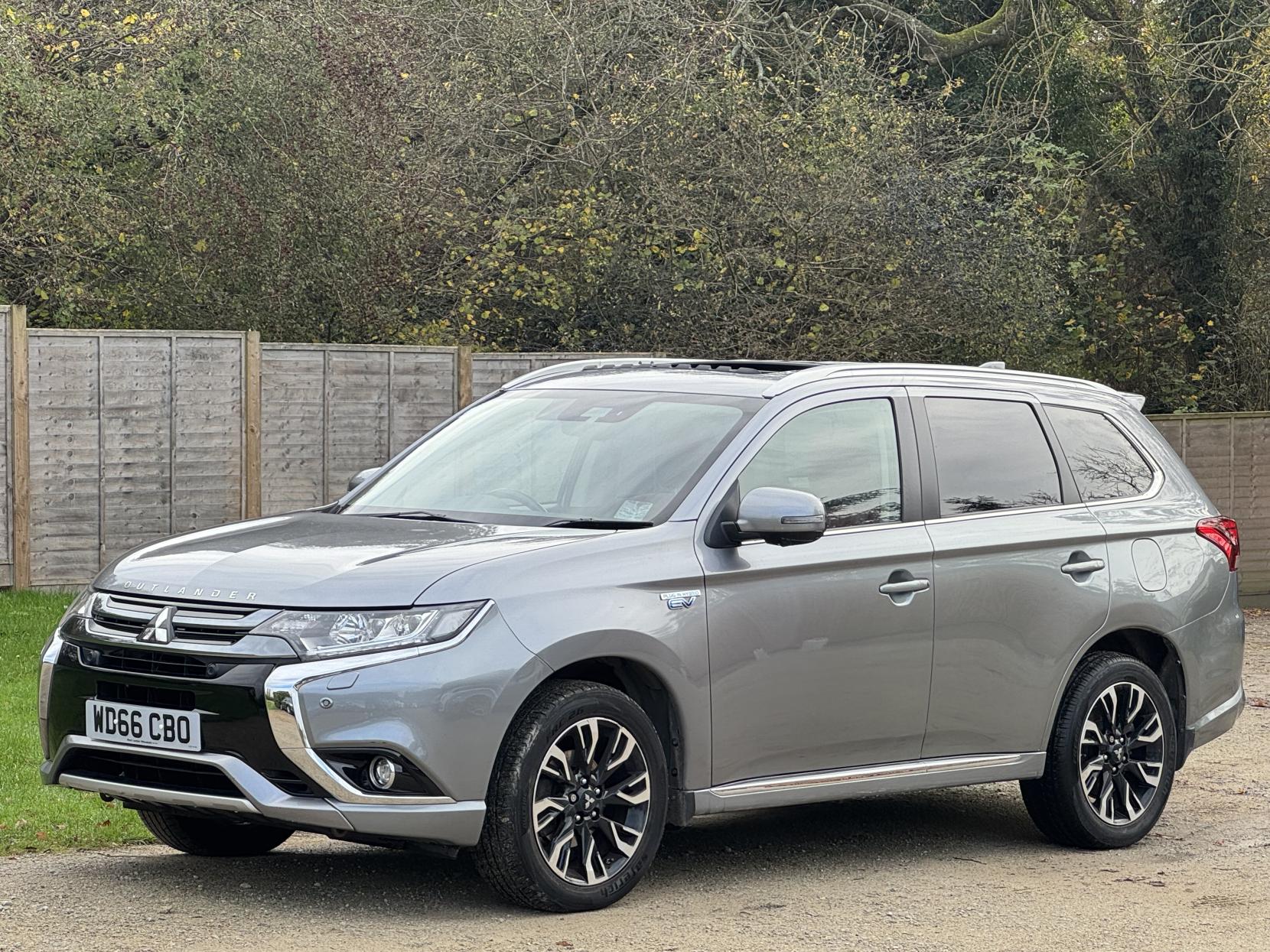 Mitsubishi Outlander 2.0h 12kWh 5hs SUV 5dr Petrol Plug-in Hybrid CVT 4WD Euro 6 (s/s) (200 ps)