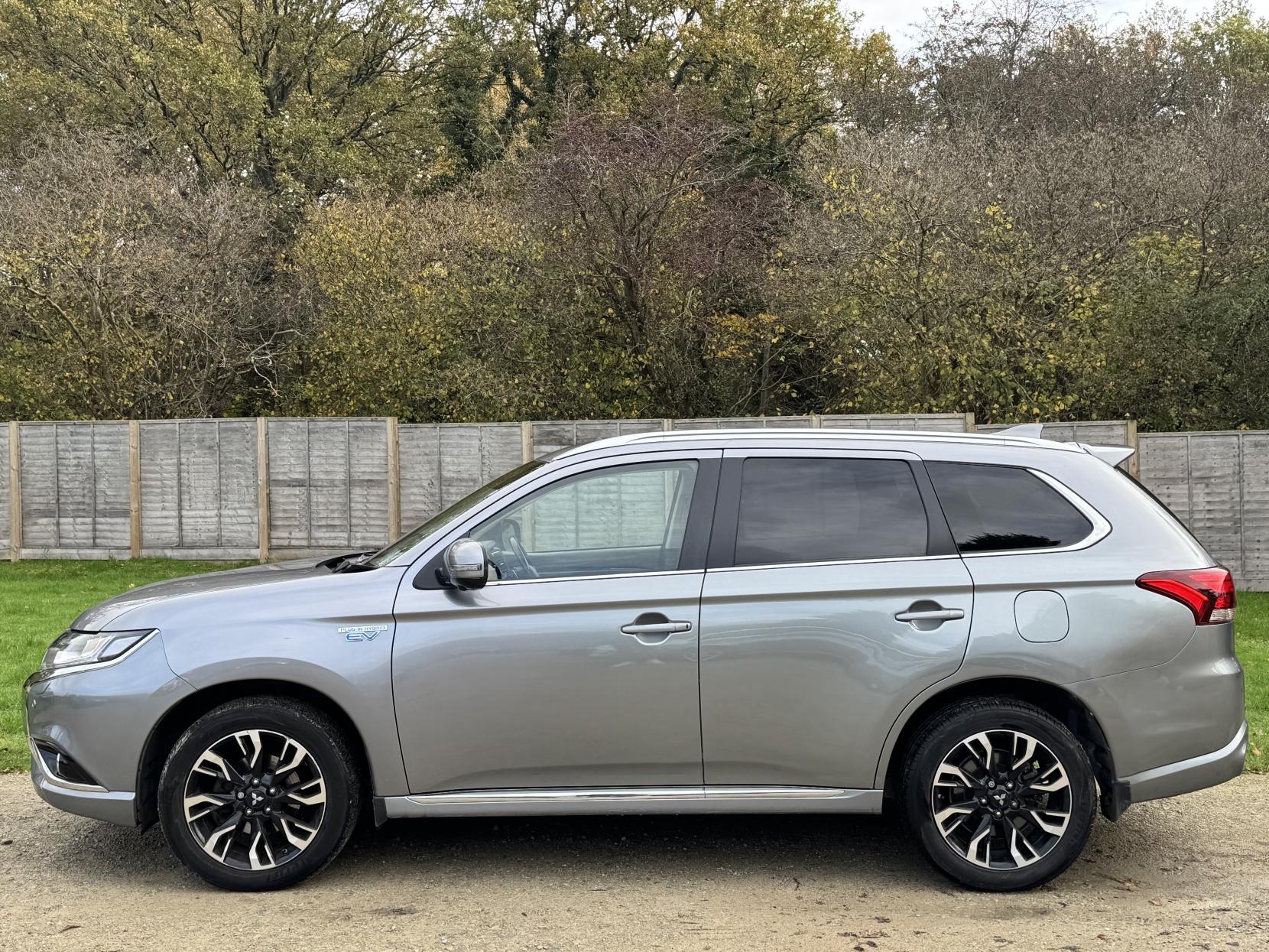 Mitsubishi Outlander 2.0h 12kWh 5hs SUV 5dr Petrol Plug-in Hybrid CVT 4WD Euro 6 (s/s) (200 ps)