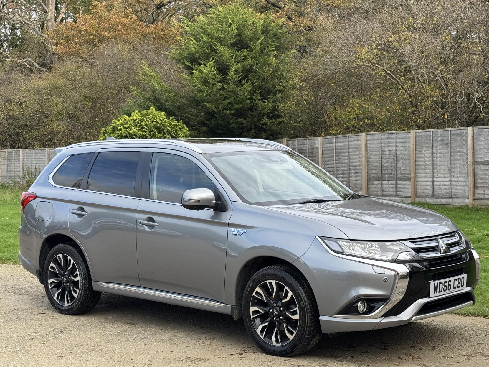 Mitsubishi Outlander 2.0h 12kWh 5hs SUV 5dr Petrol Plug-in Hybrid CVT 4WD Euro 6 (s/s) (200 ps)