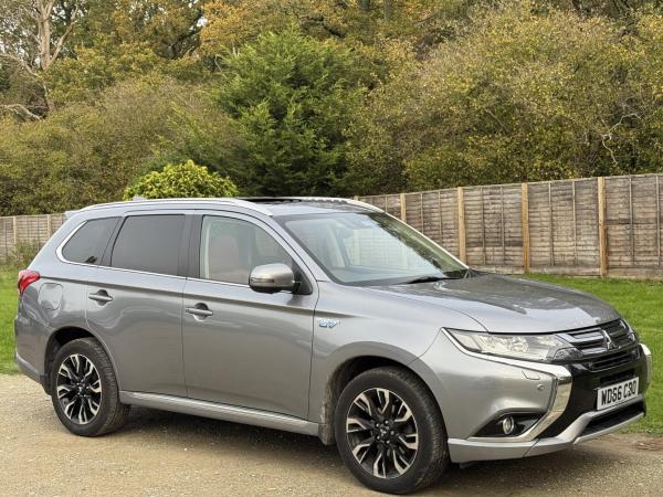 Mitsubishi Outlander 2.0h 12kWh 5hs SUV 5dr Petrol Plug-in Hybrid CVT 4WD Euro 6 (s/s) (200 ps)