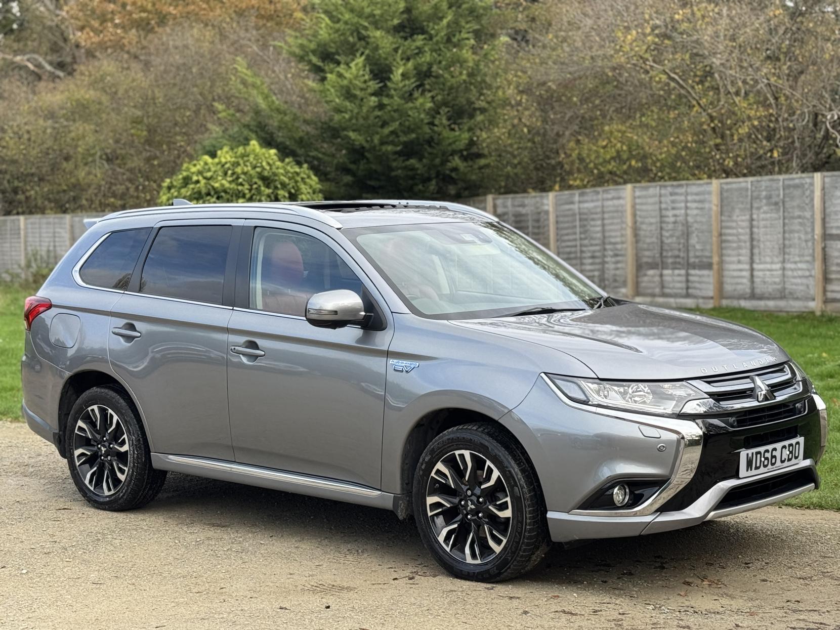 Mitsubishi Outlander 2.0h 12kWh 5hs SUV 5dr Petrol Plug-in Hybrid CVT 4WD Euro 6 (s/s) (200 ps)