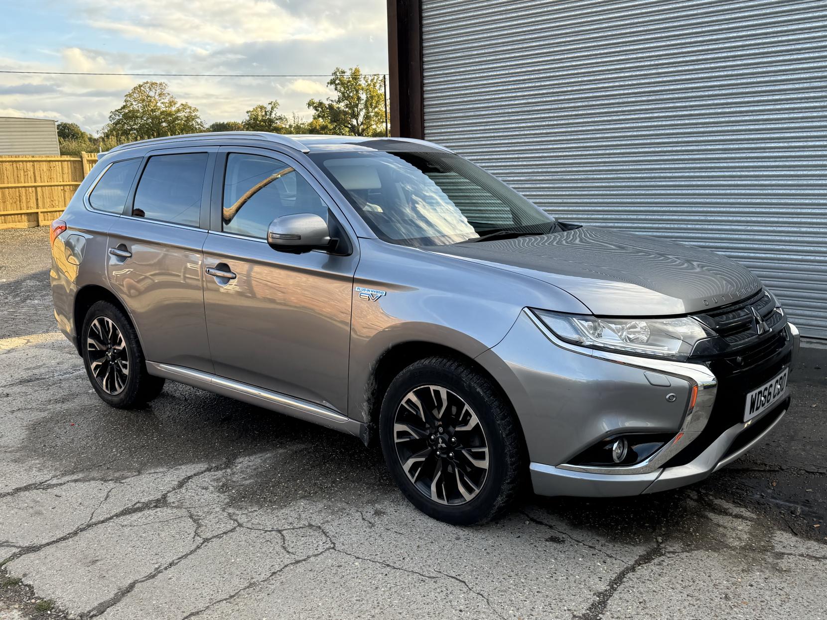 Mitsubishi Outlander 2.0h 12kWh 5hs SUV 5dr Petrol Plug-in Hybrid CVT 4WD Euro 6 (s/s) (200 ps)