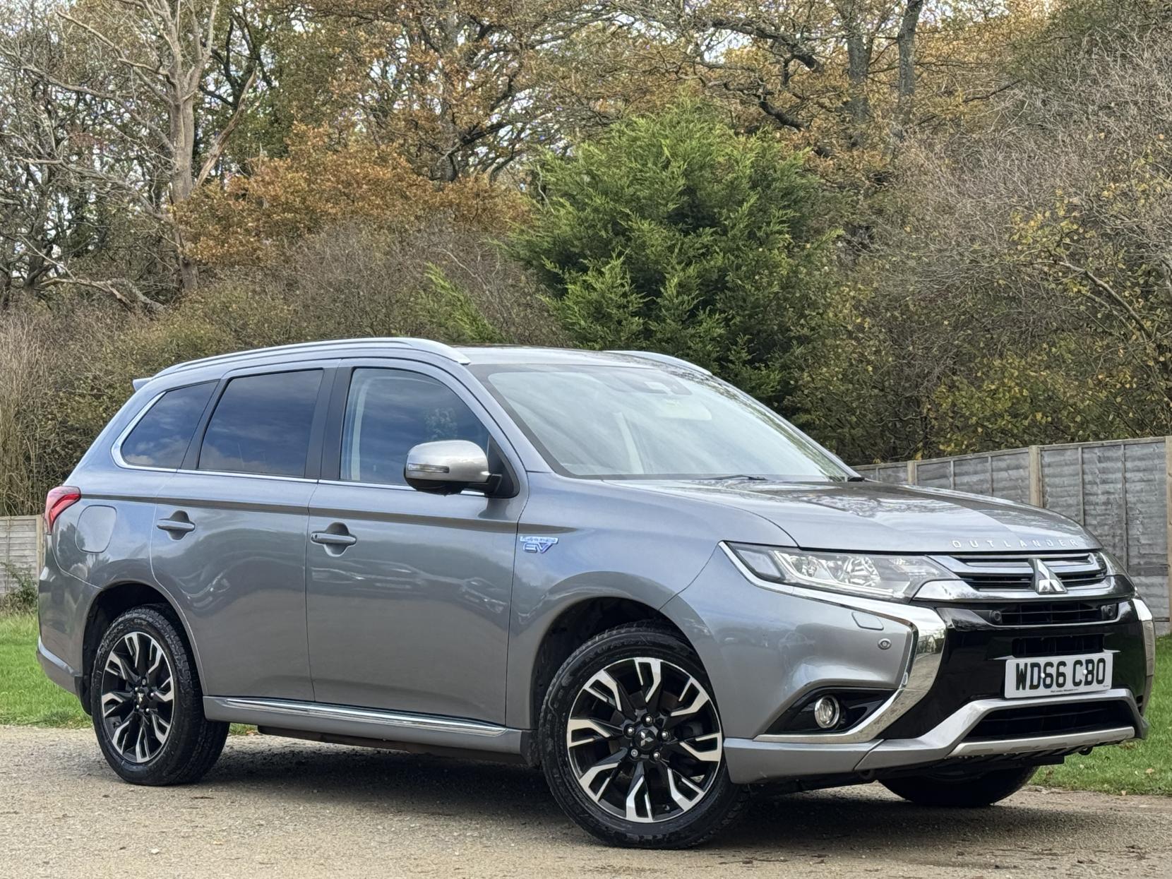 Mitsubishi Outlander 2.0h 12kWh 5hs SUV 5dr Petrol Plug-in Hybrid CVT 4WD Euro 6 (s/s) (200 ps)