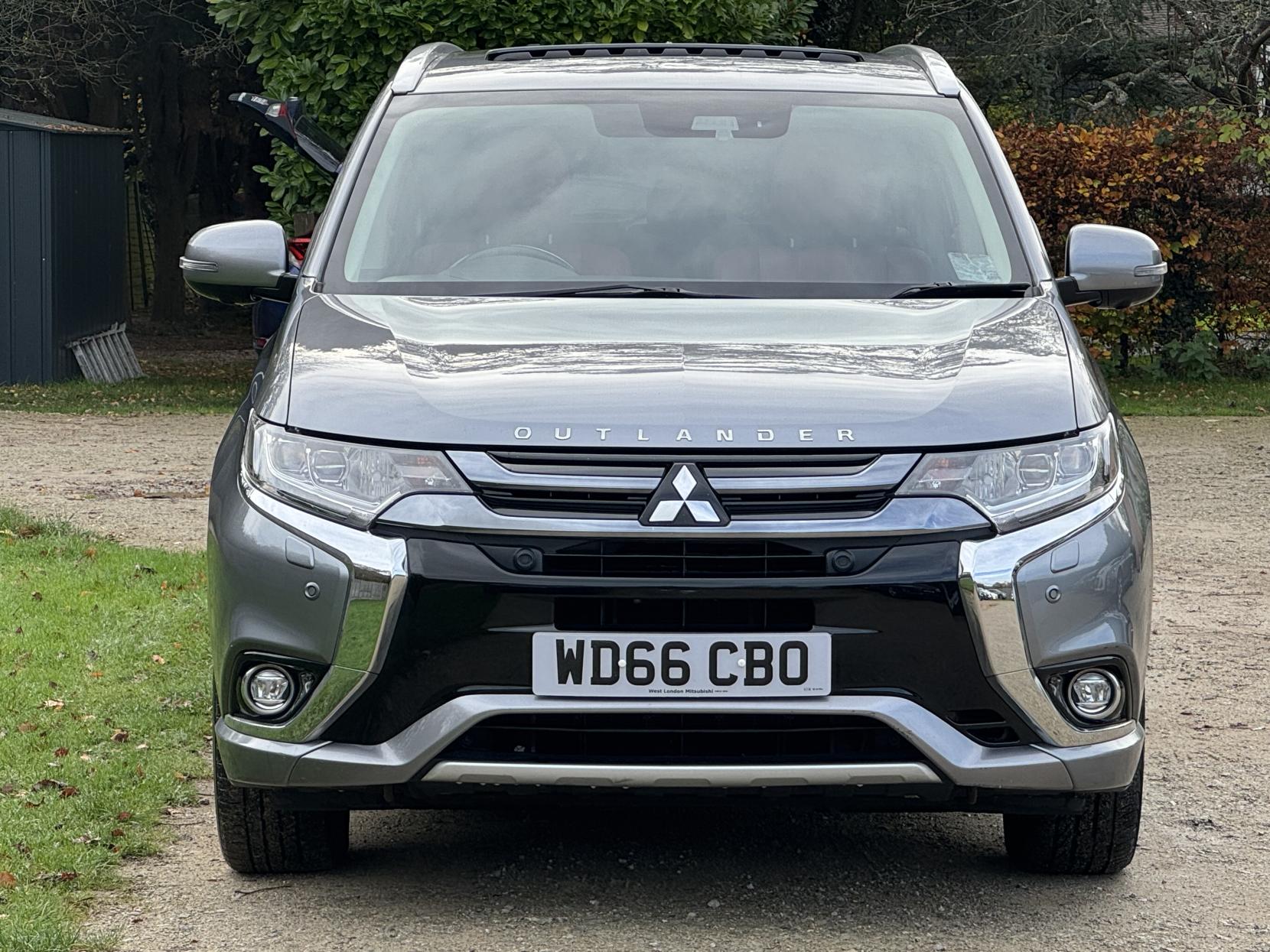 Mitsubishi Outlander 2.0h 12kWh 5hs SUV 5dr Petrol Plug-in Hybrid CVT 4WD Euro 6 (s/s) (200 ps)