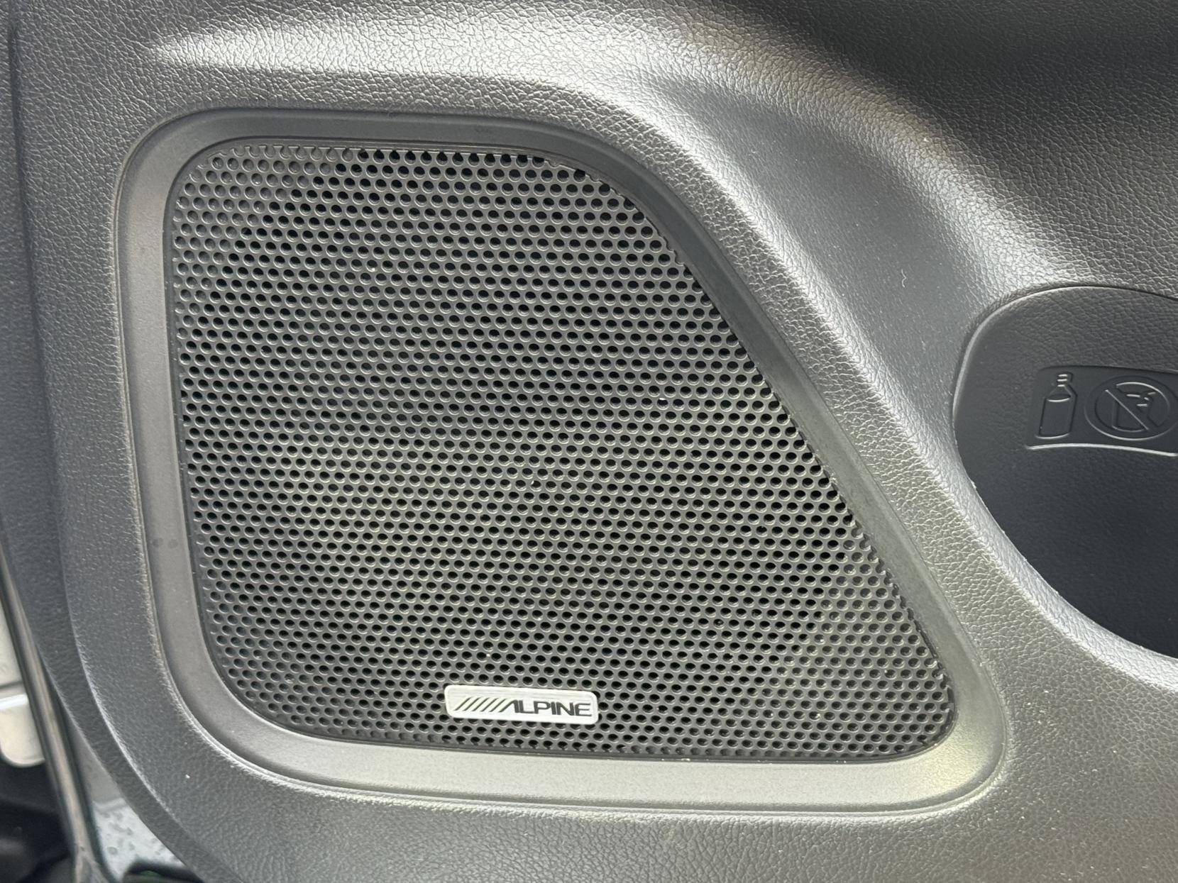 Mitsubishi Outlander 2.0h 12kWh 5hs SUV 5dr Petrol Plug-in Hybrid CVT 4WD Euro 6 (s/s) (200 ps)