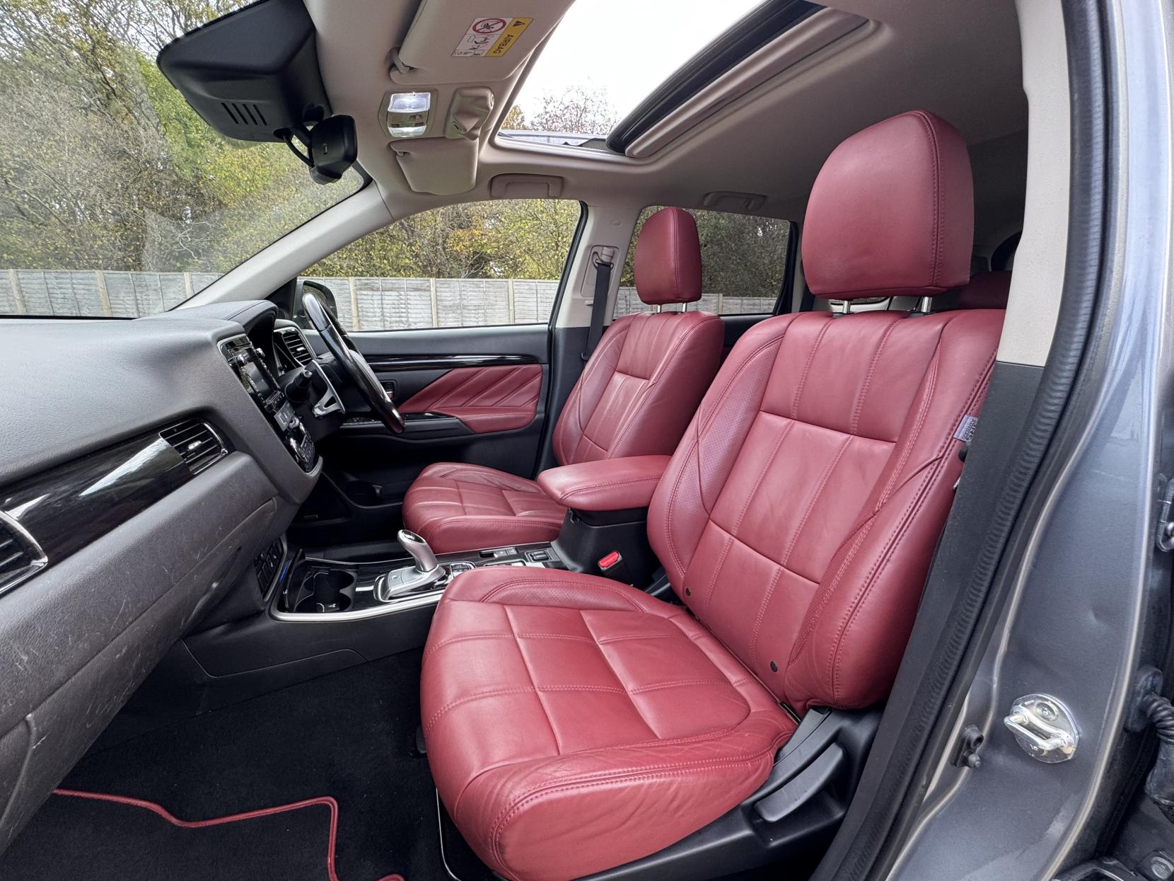 Mitsubishi Outlander 2.0h 12kWh 5hs SUV 5dr Petrol Plug-in Hybrid CVT 4WD Euro 6 (s/s) (200 ps)