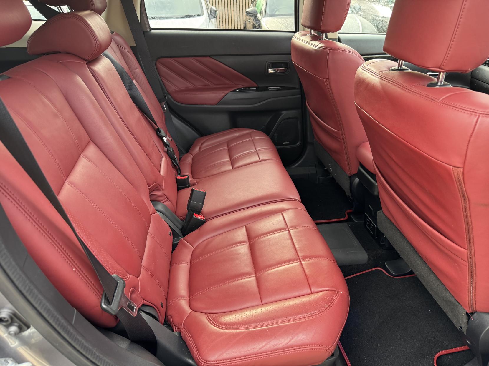 Mitsubishi Outlander 2.0h 12kWh 5hs SUV 5dr Petrol Plug-in Hybrid CVT 4WD Euro 6 (s/s) (200 ps)