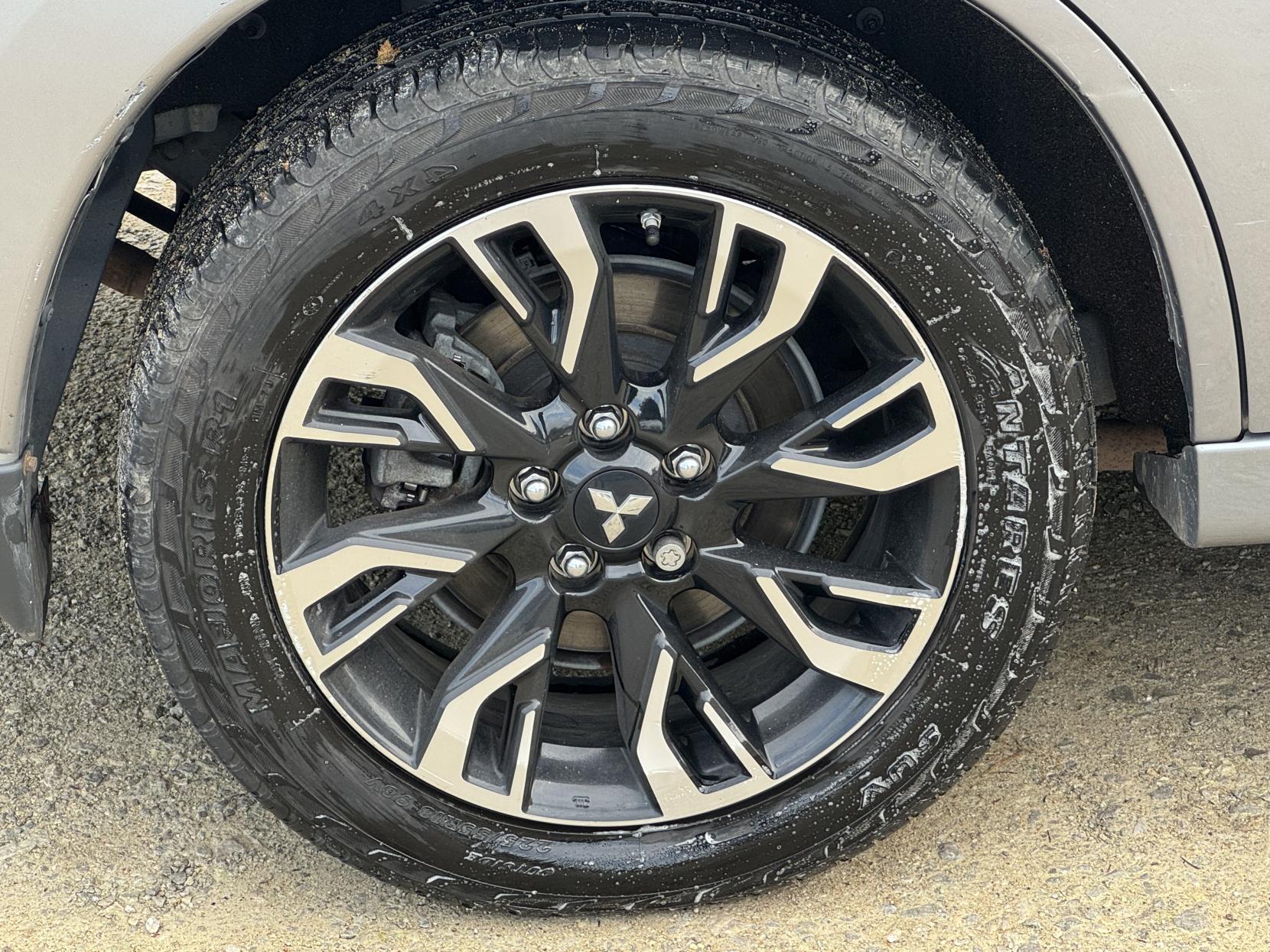 Mitsubishi Outlander 2.0h 12kWh 5hs SUV 5dr Petrol Plug-in Hybrid CVT 4WD Euro 6 (s/s) (200 ps)