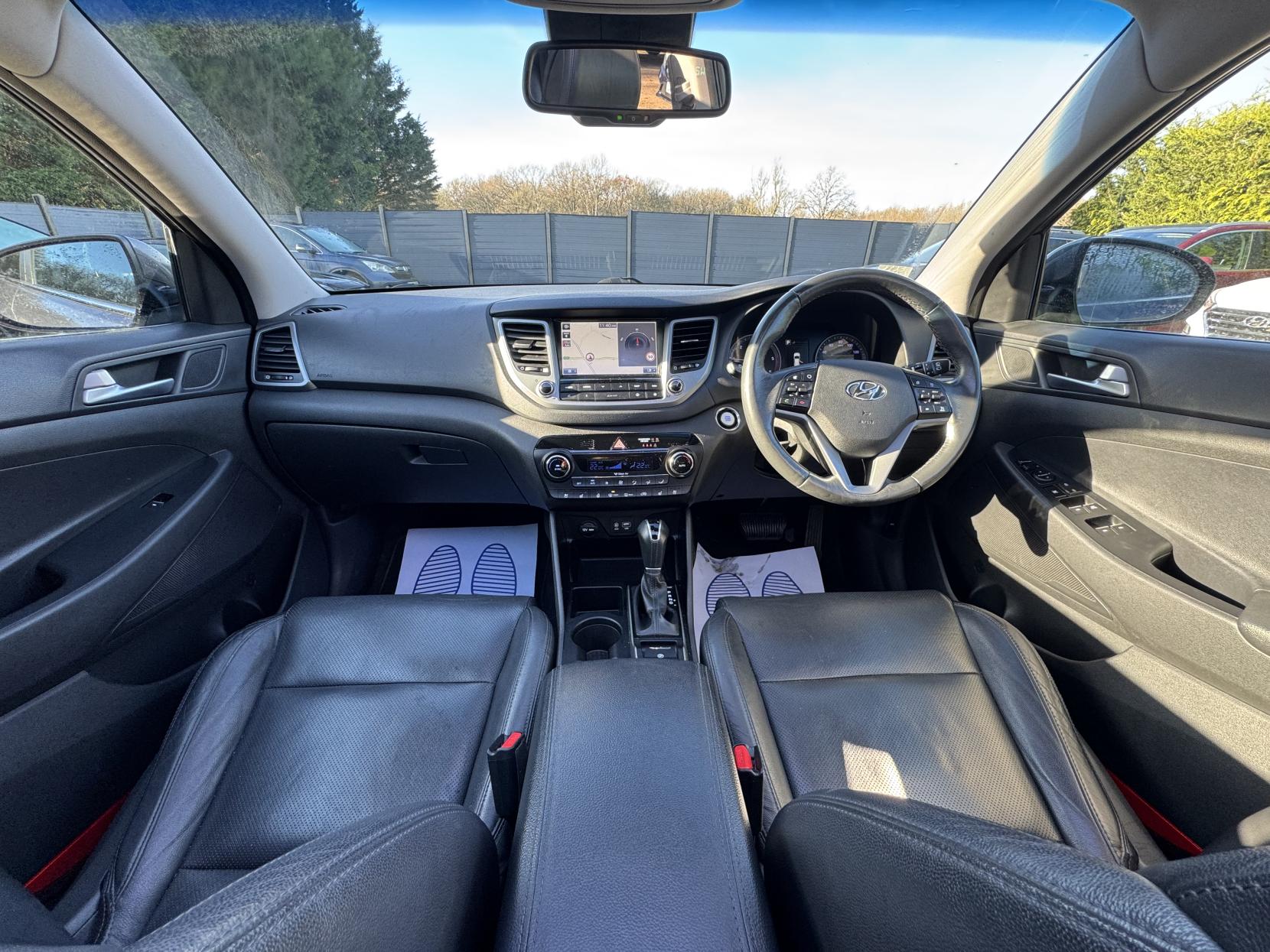 Hyundai TUCSON 1.7 CRDi Blue Drive Premium SE SUV 5dr Diesel DCT Euro 6 (s/s) (141 ps)