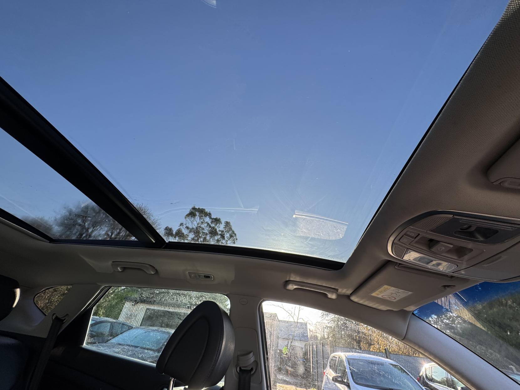 Hyundai TUCSON 1.7 CRDi Blue Drive Premium SE SUV 5dr Diesel DCT Euro 6 (s/s) (141 ps)