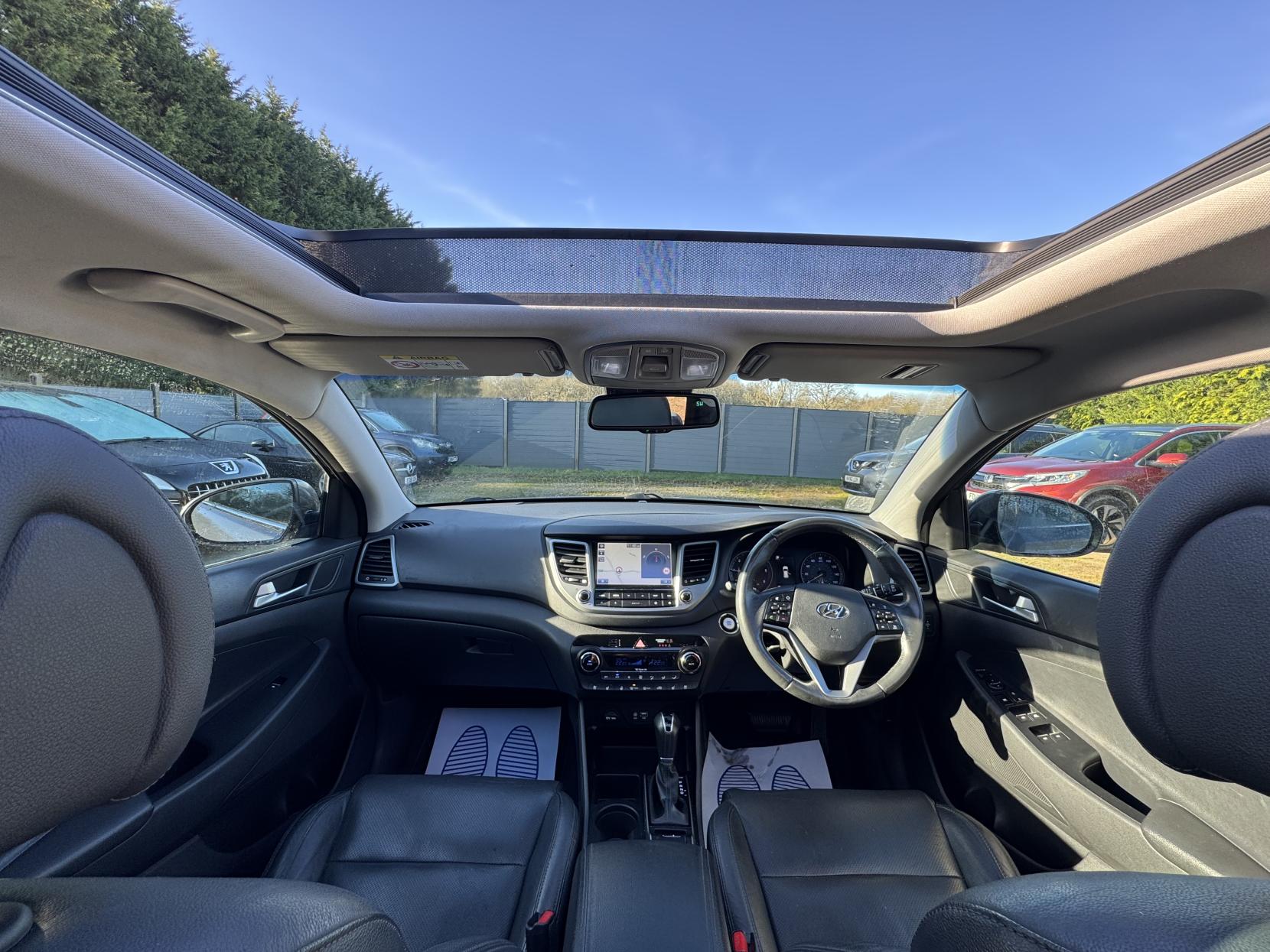 Hyundai TUCSON 1.7 CRDi Blue Drive Premium SE SUV 5dr Diesel DCT Euro 6 (s/s) (141 ps)