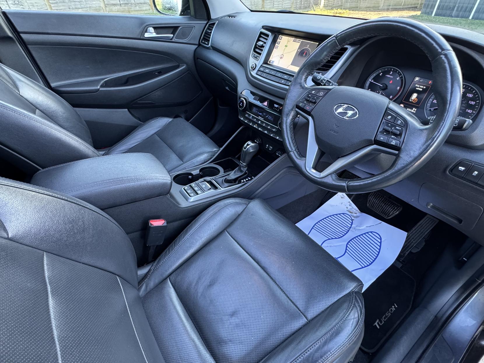 Hyundai TUCSON 1.7 CRDi Blue Drive Premium SE SUV 5dr Diesel DCT Euro 6 (s/s) (141 ps)