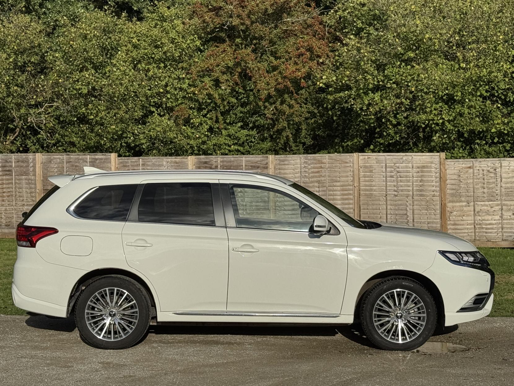 Mitsubishi Outlander 2.4h TwinMotor 13.8kWh Exceed Safety SUV 5dr Petrol Plug-in Hybrid CVT 4WD Euro 6 (s/s) (224 ps)