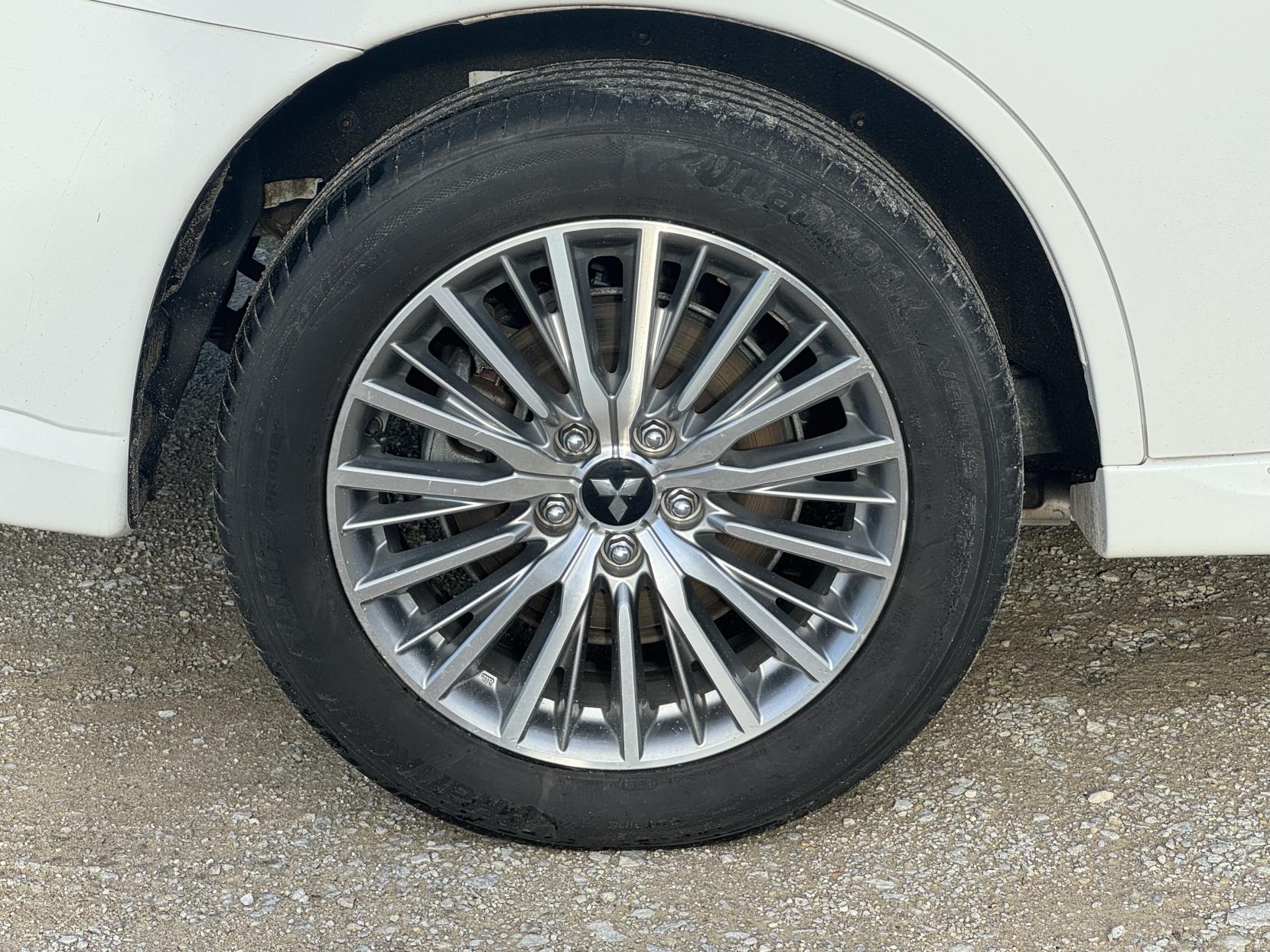 Mitsubishi Outlander 2.4h TwinMotor 13.8kWh Exceed Safety SUV 5dr Petrol Plug-in Hybrid CVT 4WD Euro 6 (s/s) (224 ps)