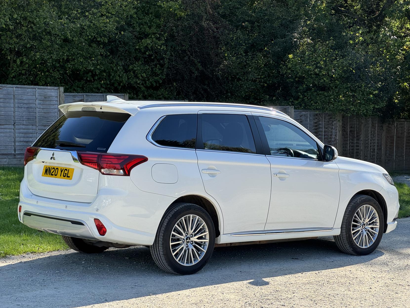 Mitsubishi Outlander 2.4h TwinMotor 13.8kWh Exceed Safety SUV 5dr Petrol Plug-in Hybrid CVT 4WD Euro 6 (s/s) (224 ps)
