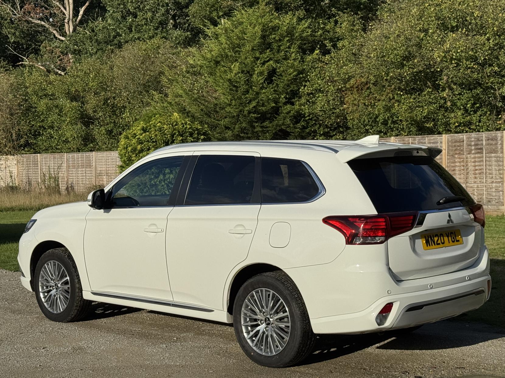 Mitsubishi Outlander 2.4h TwinMotor 13.8kWh Exceed Safety SUV 5dr Petrol Plug-in Hybrid CVT 4WD Euro 6 (s/s) (224 ps)