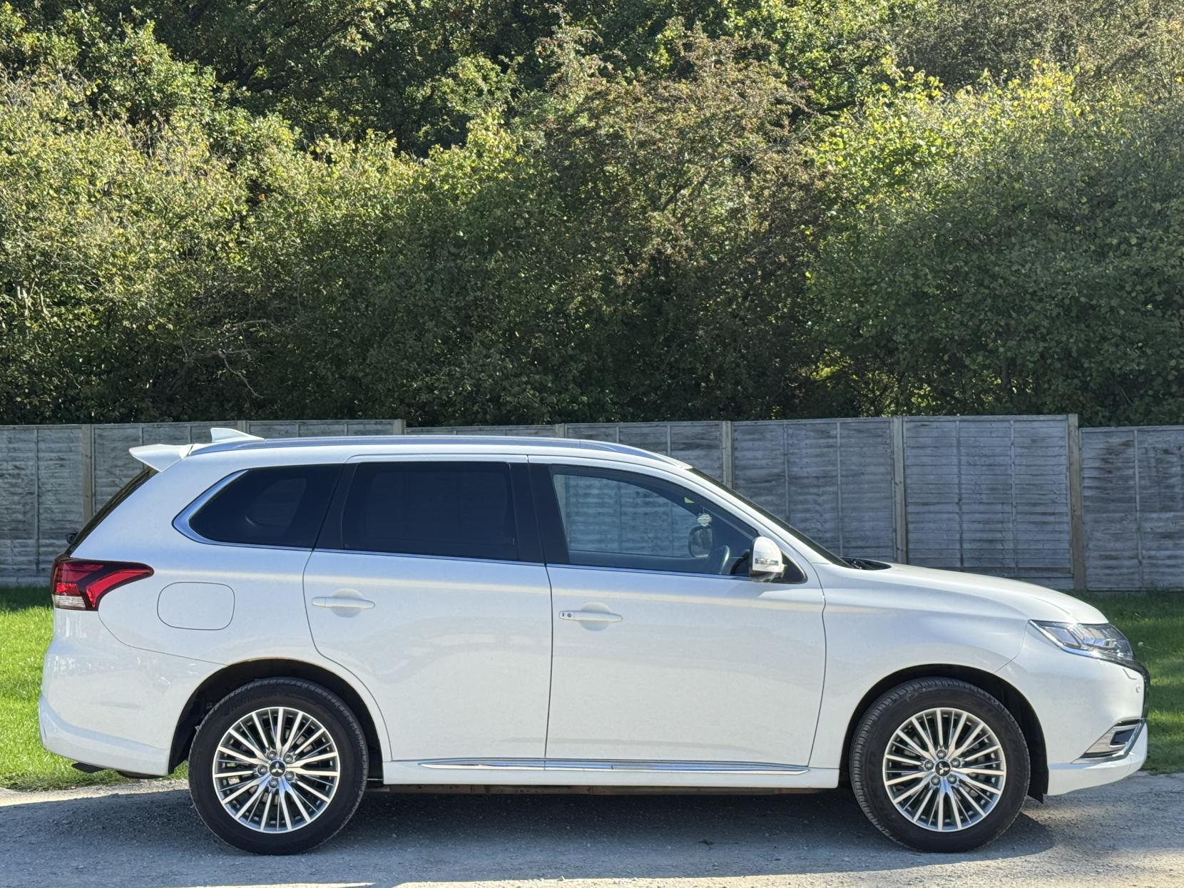 Mitsubishi Outlander 2.4h TwinMotor 13.8kWh Exceed Safety SUV 5dr Petrol Plug-in Hybrid CVT 4WD Euro 6 (s/s) (224 ps)