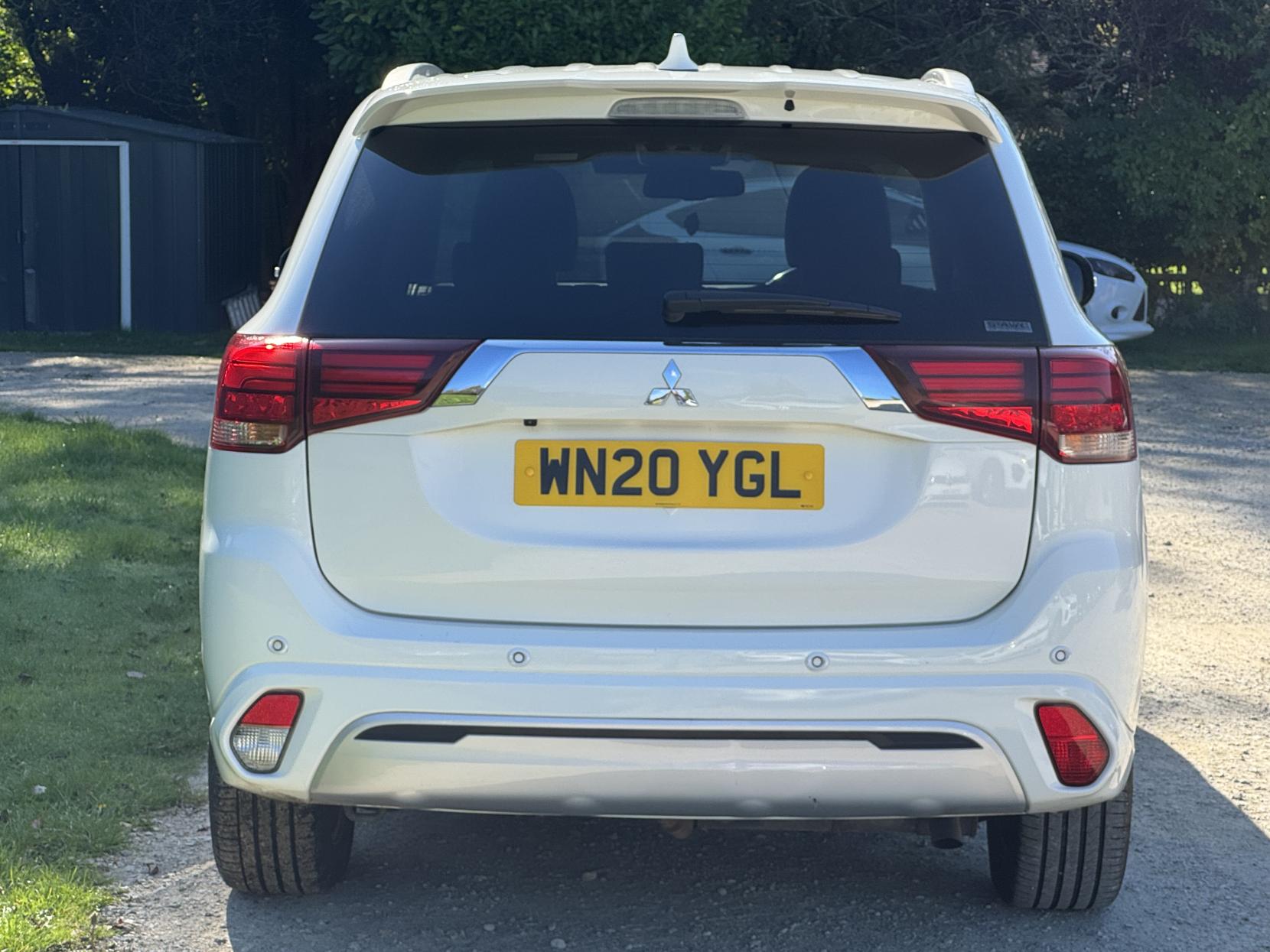 Mitsubishi Outlander 2.4h TwinMotor 13.8kWh Exceed Safety SUV 5dr Petrol Plug-in Hybrid CVT 4WD Euro 6 (s/s) (224 ps)
