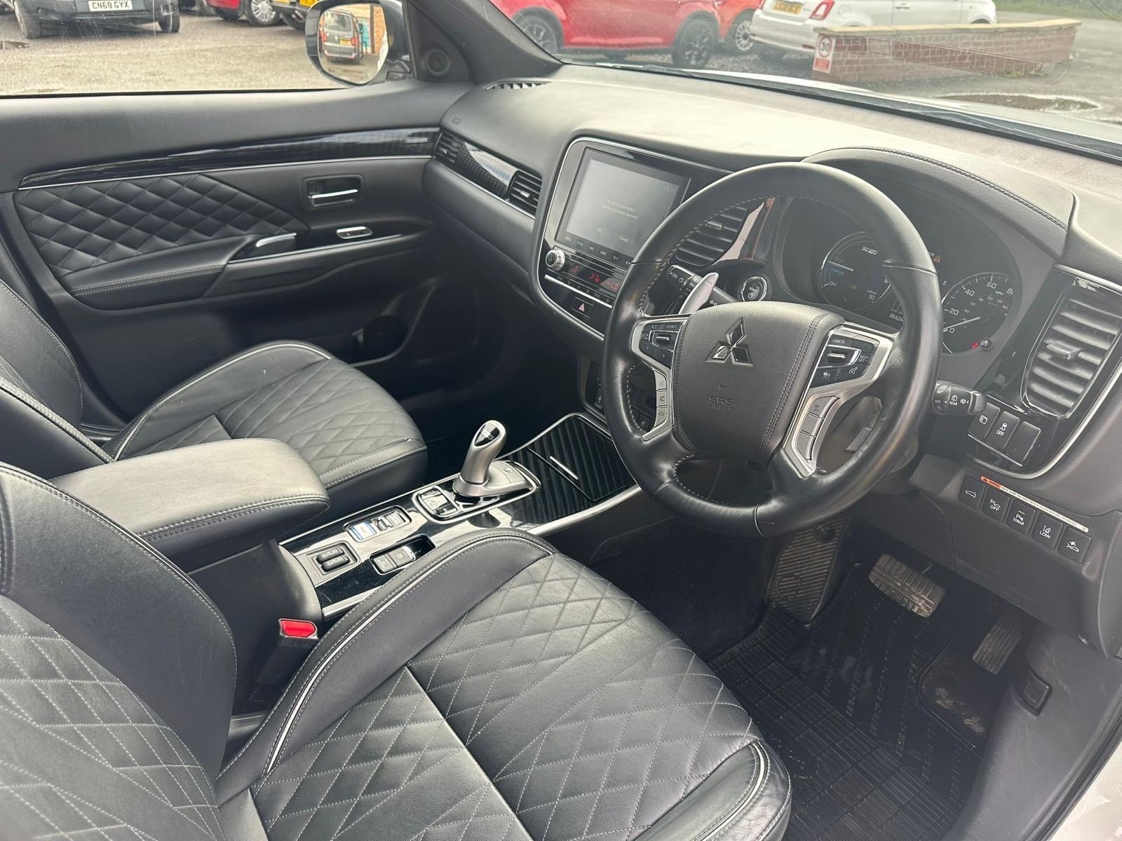 Mitsubishi Outlander 2.4h TwinMotor 13.8kWh Exceed Safety SUV 5dr Petrol Plug-in Hybrid CVT 4WD Euro 6 (s/s) (224 ps)