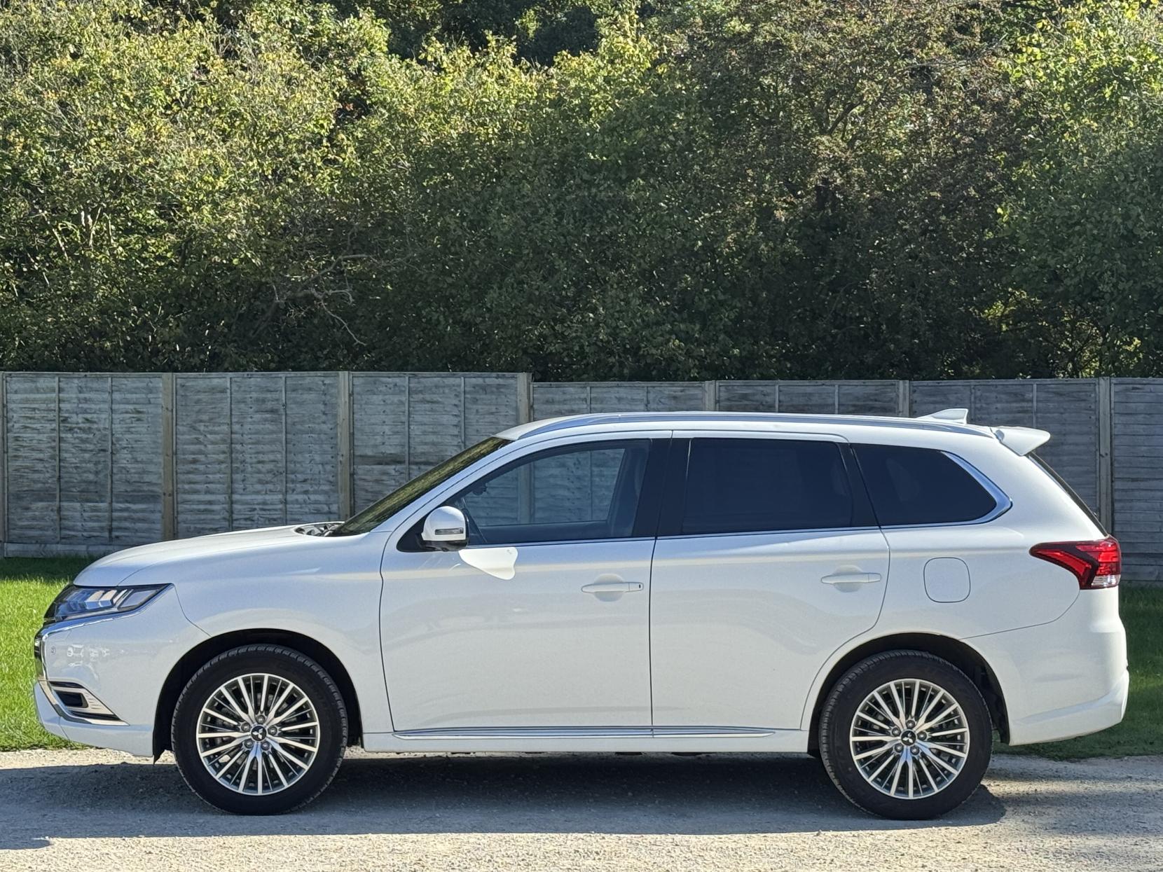 Mitsubishi Outlander 2.4h TwinMotor 13.8kWh Exceed Safety SUV 5dr Petrol Plug-in Hybrid CVT 4WD Euro 6 (s/s) (224 ps)