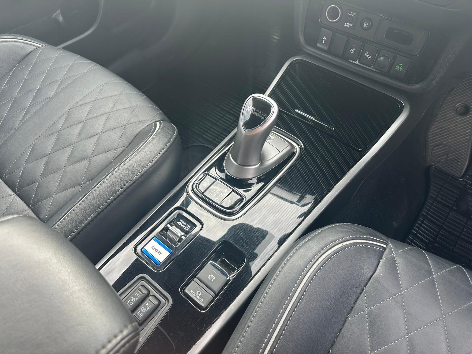 Mitsubishi Outlander 2.4h TwinMotor 13.8kWh Exceed Safety SUV 5dr Petrol Plug-in Hybrid CVT 4WD Euro 6 (s/s) (224 ps)