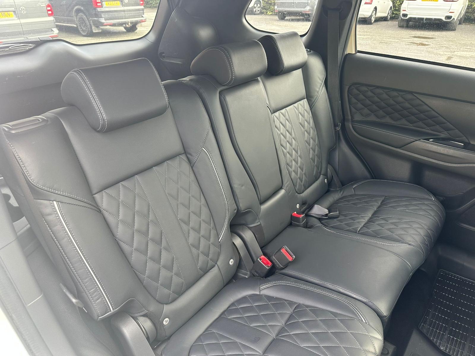 Mitsubishi Outlander 2.4h TwinMotor 13.8kWh Exceed Safety SUV 5dr Petrol Plug-in Hybrid CVT 4WD Euro 6 (s/s) (224 ps)