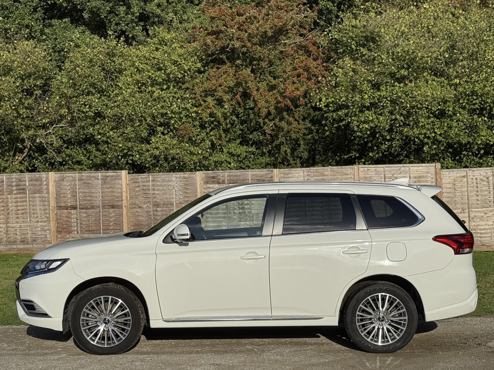 Mitsubishi Outlander 2.4h TwinMotor 13.8kWh Exceed Safety SUV 5dr Petrol Plug-in Hybrid CVT 4WD Euro 6 (s/s) (224 ps)
