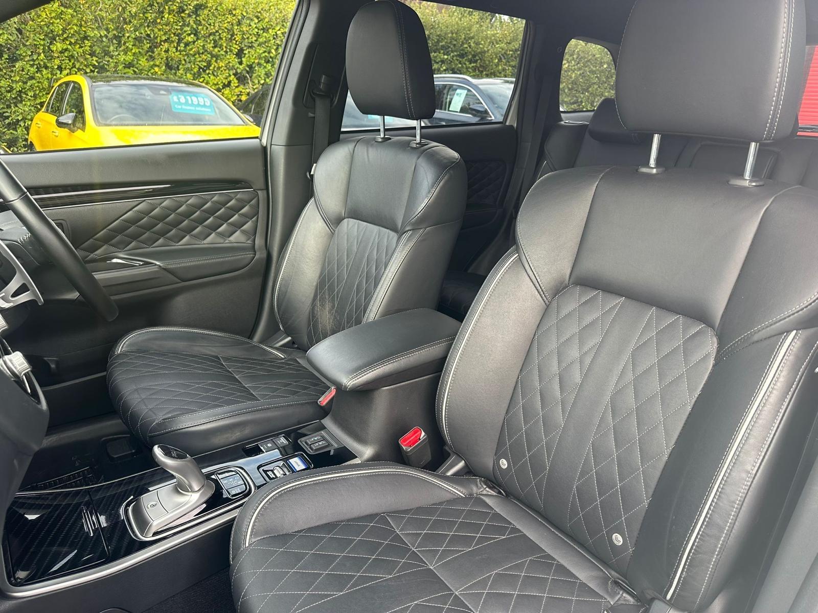 Mitsubishi Outlander 2.4h TwinMotor 13.8kWh Exceed Safety SUV 5dr Petrol Plug-in Hybrid CVT 4WD Euro 6 (s/s) (224 ps)