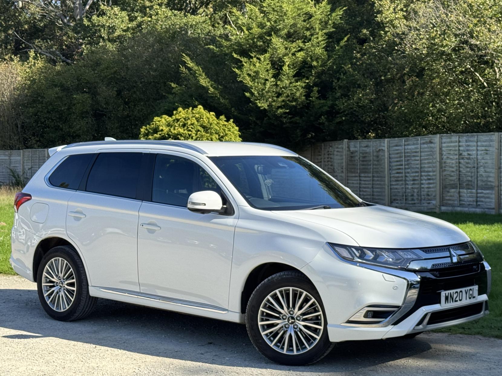 Mitsubishi Outlander 2.4h TwinMotor 13.8kWh Exceed Safety SUV 5dr Petrol Plug-in Hybrid CVT 4WD Euro 6 (s/s) (224 ps)