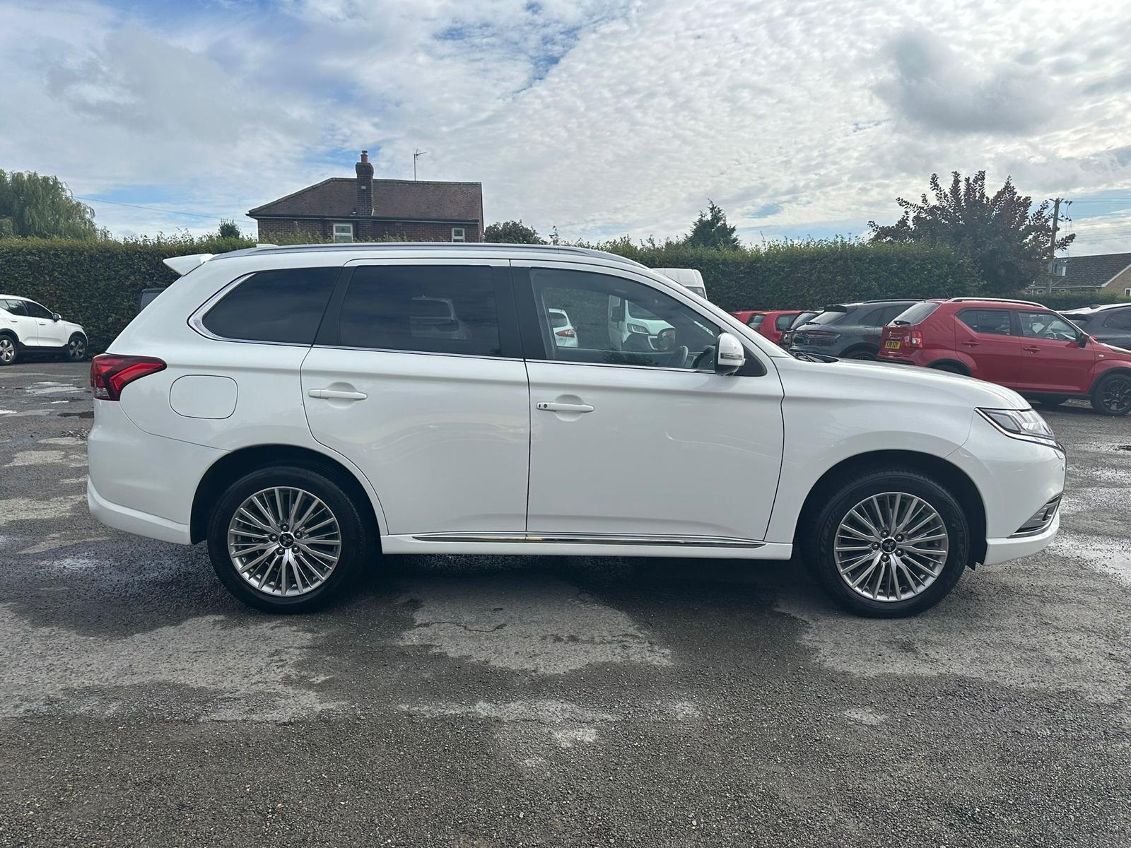 Mitsubishi Outlander 2.4h TwinMotor 13.8kWh Exceed Safety SUV 5dr Petrol Plug-in Hybrid CVT 4WD Euro 6 (s/s) (224 ps)