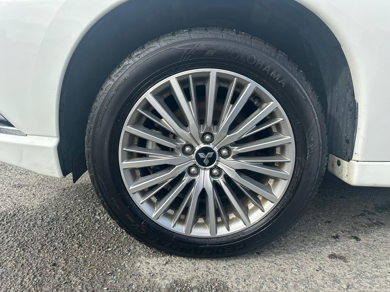 Mitsubishi Outlander 2.4h TwinMotor 13.8kWh Exceed Safety SUV 5dr Petrol Plug-in Hybrid CVT 4WD Euro 6 (s/s) (224 ps)