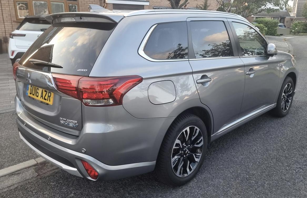 Mitsubishi Outlander 2.0h 12kWh GX5hs SUV 5dr Petrol Plug-in Hybrid CVT 4WD Euro 6 (s/s) (200 ps)
