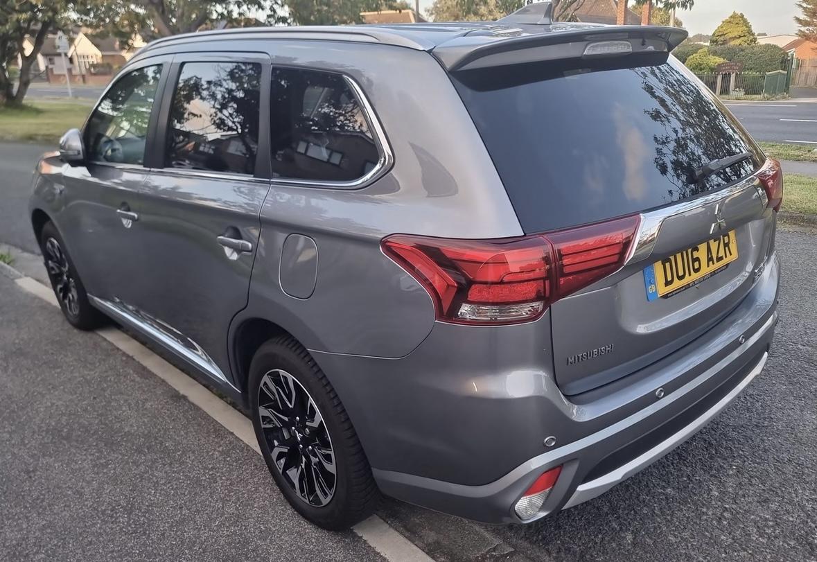 Mitsubishi Outlander 2.0h 12kWh GX5hs SUV 5dr Petrol Plug-in Hybrid CVT 4WD Euro 6 (s/s) (200 ps)