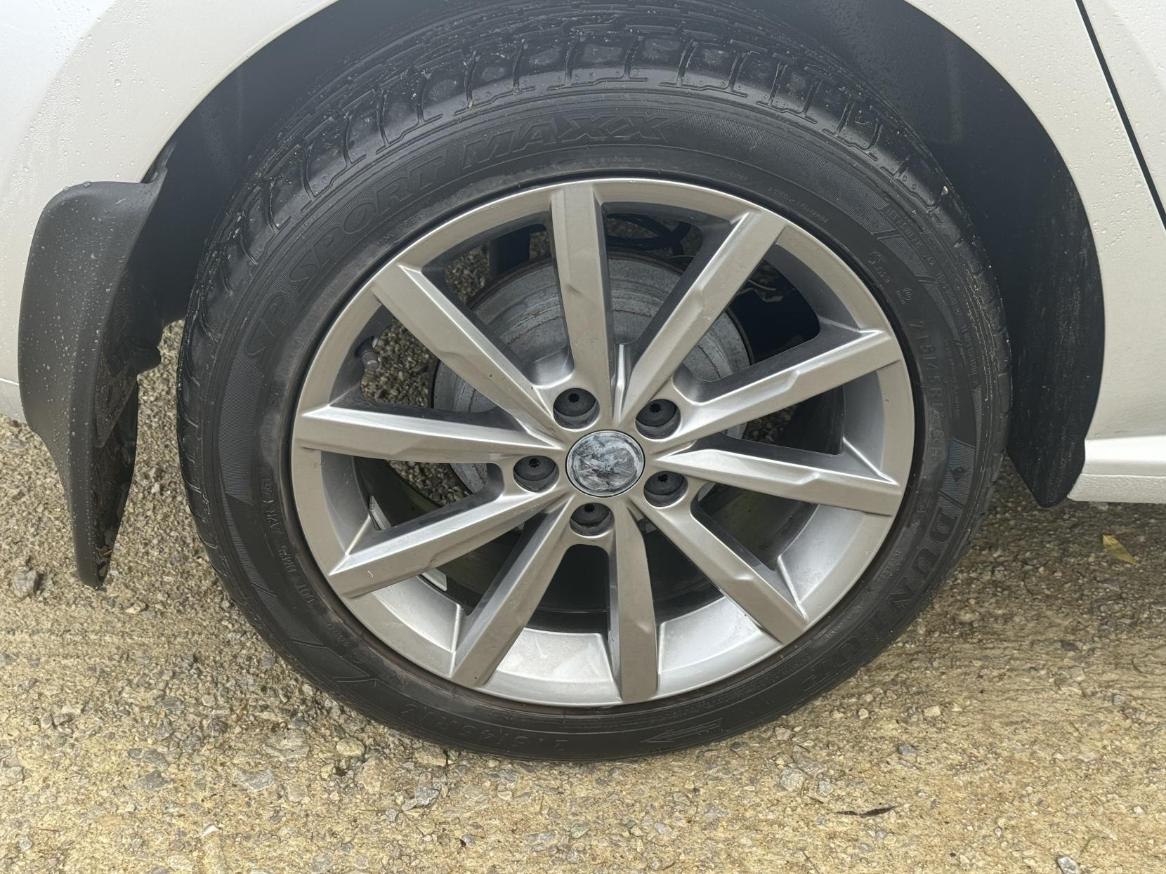 Volkswagen Polo 1.0 BlueMotion Tech SE Design Hatchback 5dr Petrol Manual Euro 6 (s/s) (60 ps)