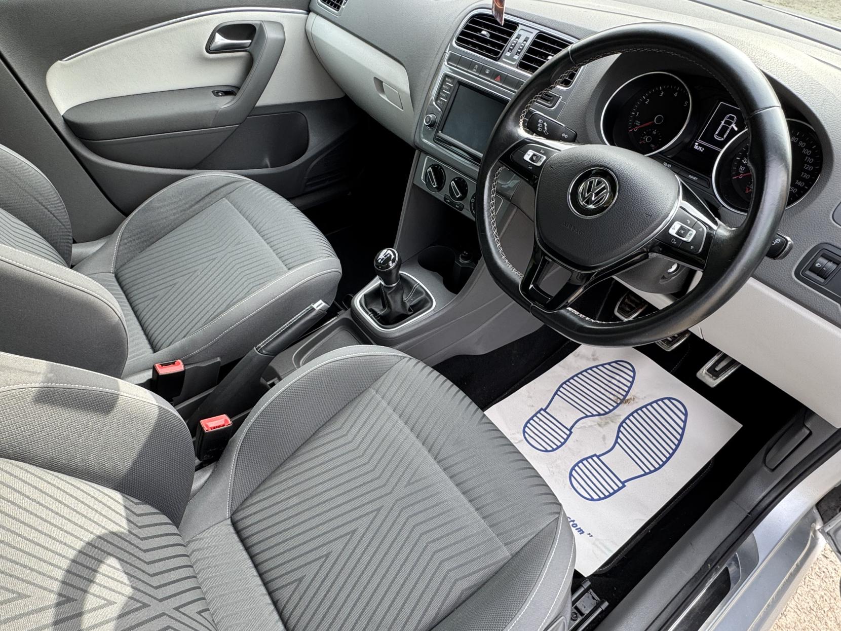 Volkswagen Polo 1.0 BlueMotion Tech SE Design Hatchback 5dr Petrol Manual Euro 6 (s/s) (60 ps)