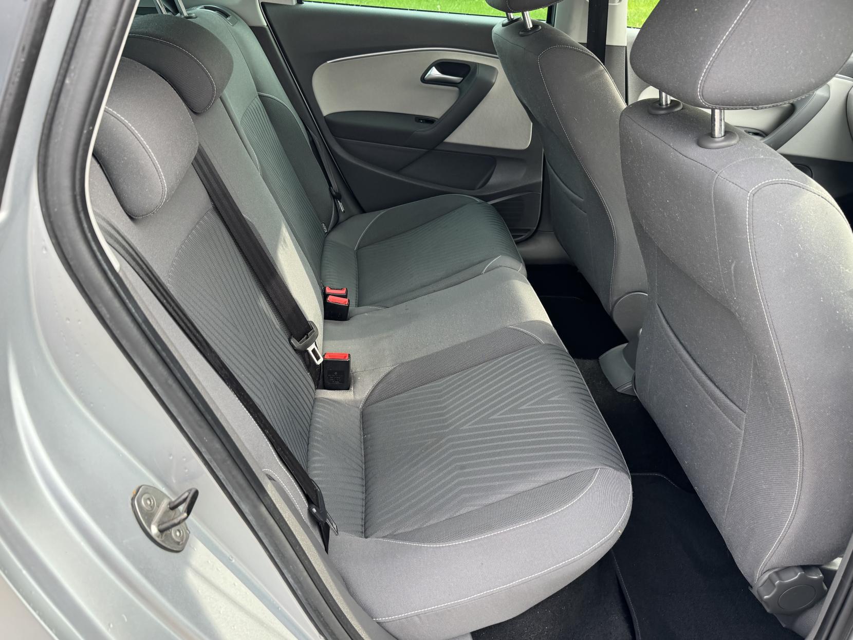 Volkswagen Polo 1.0 BlueMotion Tech SE Design Hatchback 5dr Petrol Manual Euro 6 (s/s) (60 ps)