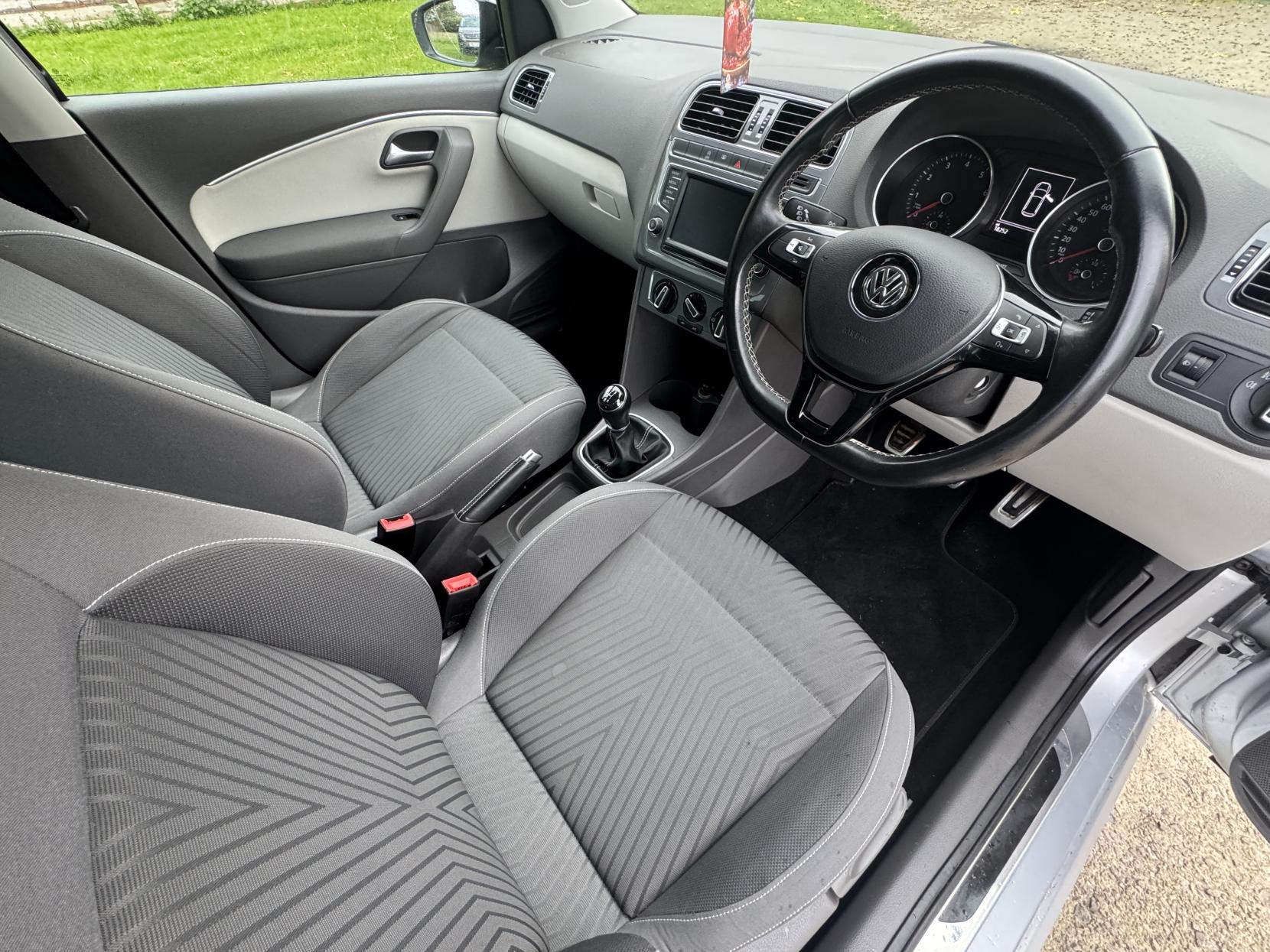 Volkswagen Polo 1.0 BlueMotion Tech SE Design Hatchback 5dr Petrol Manual Euro 6 (s/s) (60 ps)