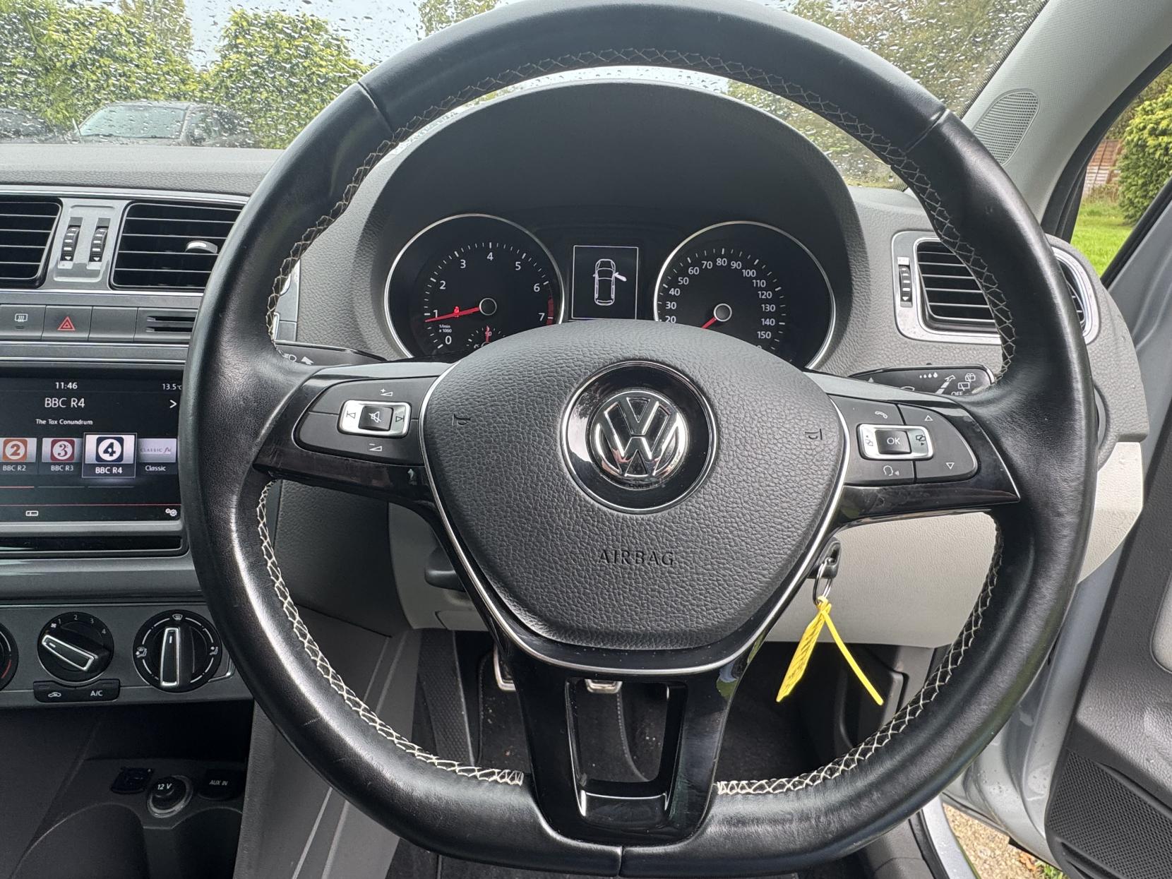 Volkswagen Polo 1.0 BlueMotion Tech SE Design Hatchback 5dr Petrol Manual Euro 6 (s/s) (60 ps)