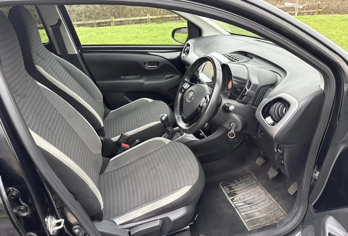 Toyota AYGO 1.0 VVT-i x-plore Hatchback 5dr Petrol Manual Euro 6 (71 ps)